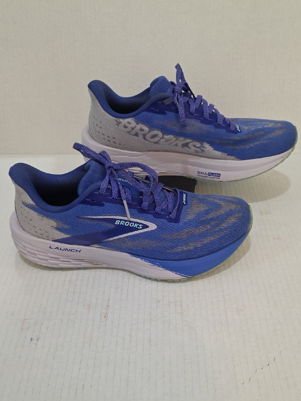 Brooks Launch 11 Women's Blue And Rose Colir Running Shoes Size 9